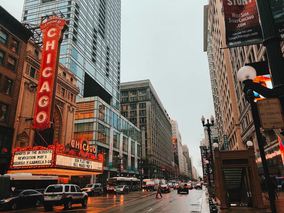 A Chicago city street, where Illinois kratom is legal