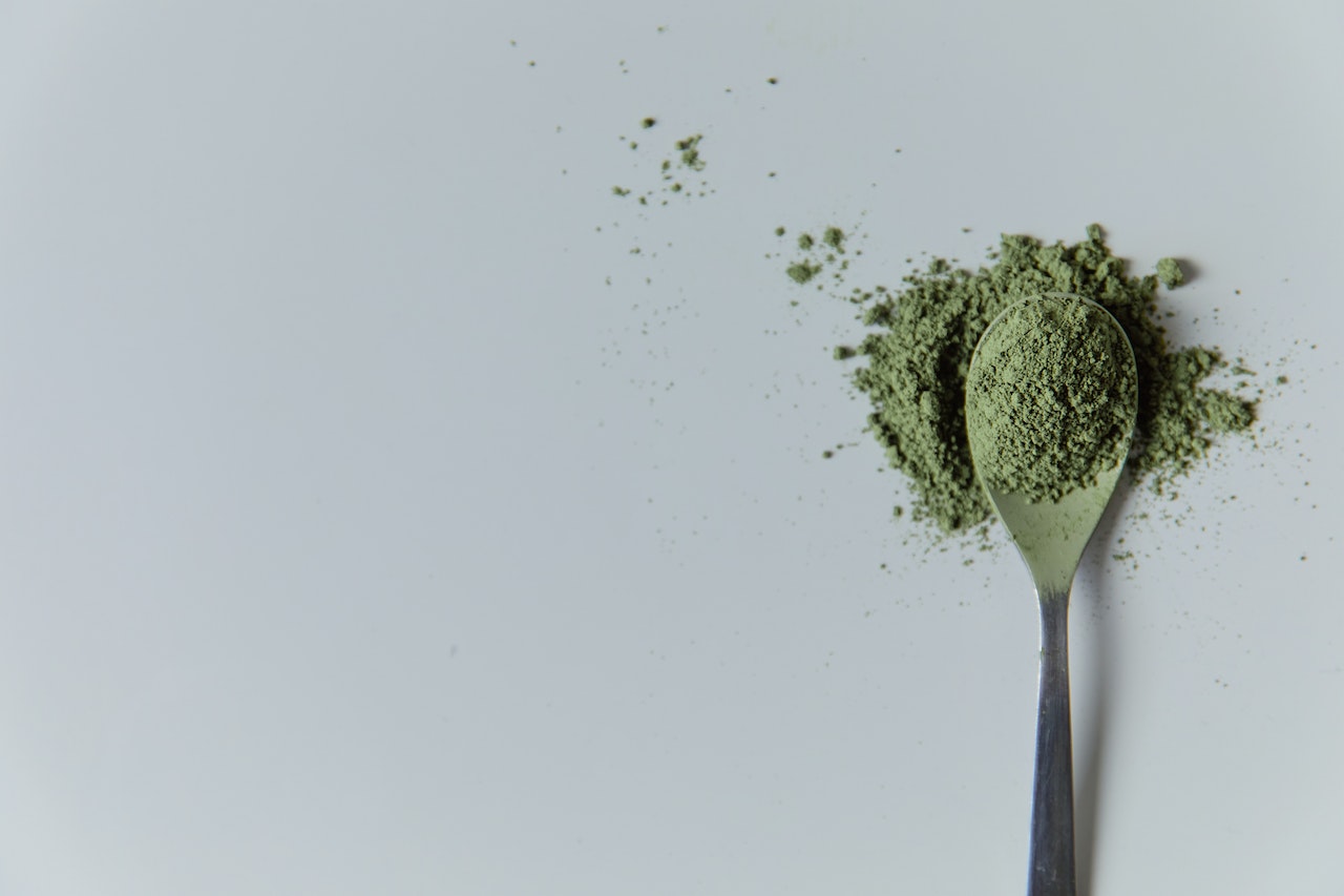 A spoonful of strong kratom powder.