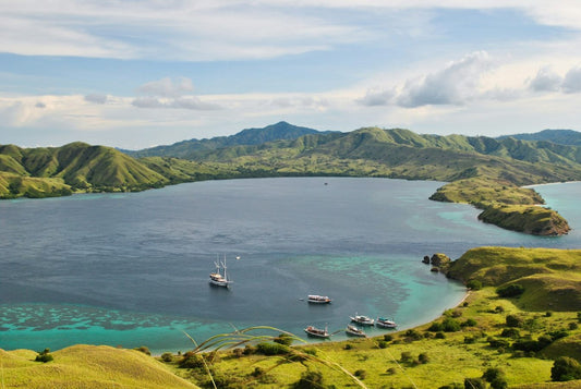 Aerial image of islands in Indonesia, where Indo kratom is grown.
