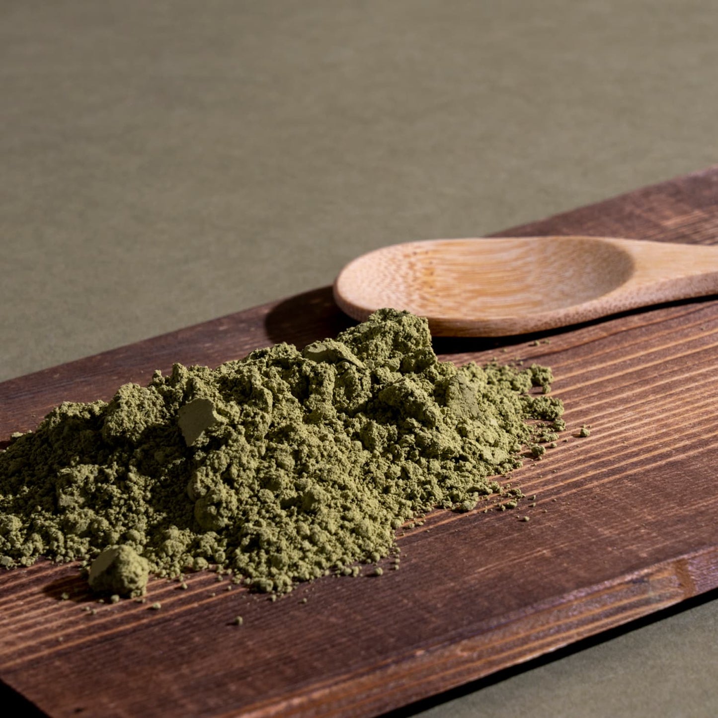 Vietnam Kratom powder on a brown wooden board